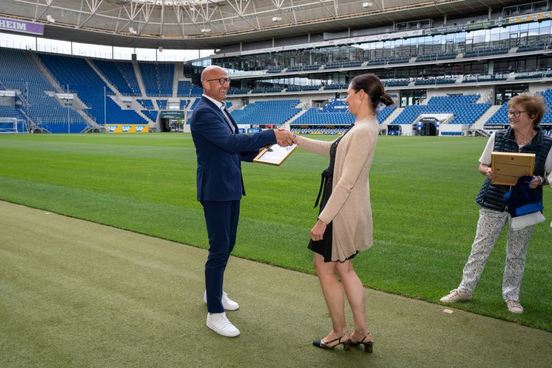 Der 1. Vors. Kristian Baumgärtner (li.) und die neue 2. Vors. Simone Engelhardt