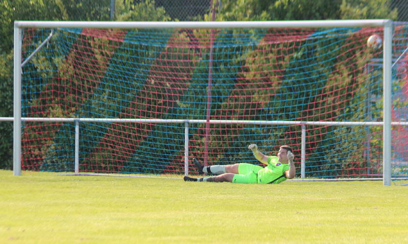 Verwandelter Strafstoß zum 3:1 durch Vogt