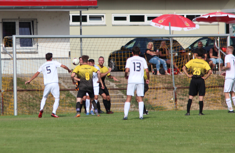 Markus Brecht (Nr. 5) erzielt das 2:0 für den SVR