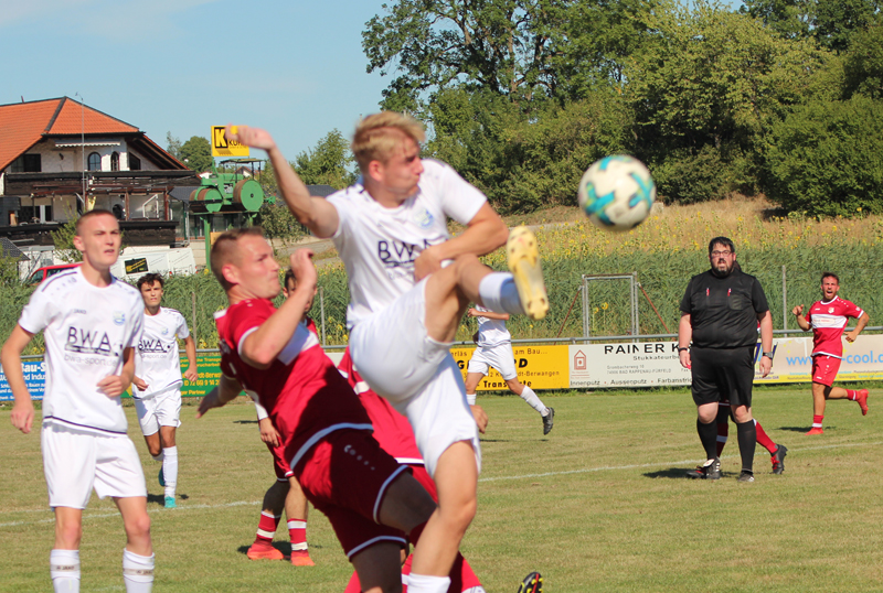 Luca Schinkmann vergibt eine von zahlreichen Rohrbacher Torchancen