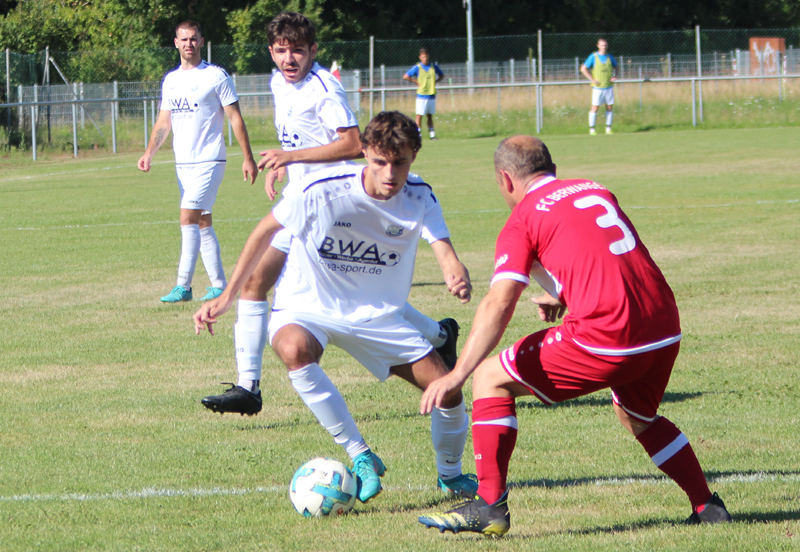 Langenbach beim Dribbling