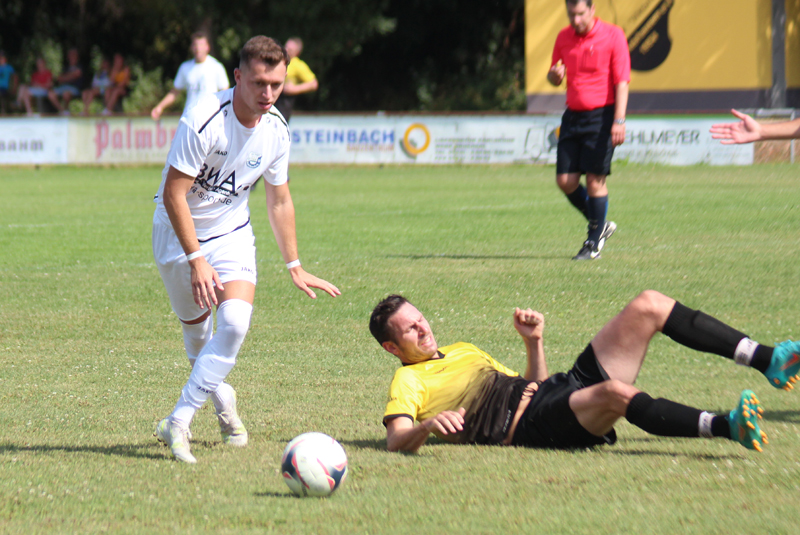 Dennis Bauer gewinnt den Zweikampf
