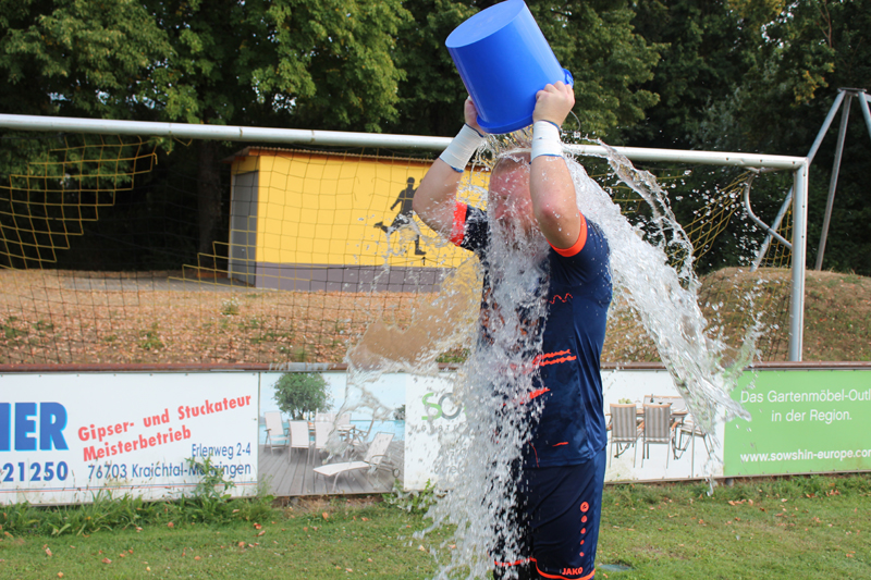 Ankühlung für SV-Keeper Nico Romig