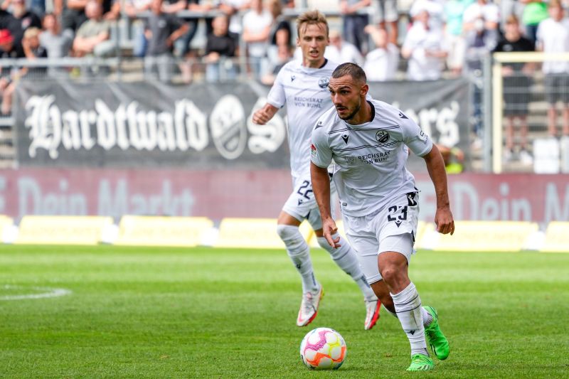 Ahmed Kutucu in der Vorwärtsbewegung, dahinter Mannschaftskamerad Marcel Ritzmaier