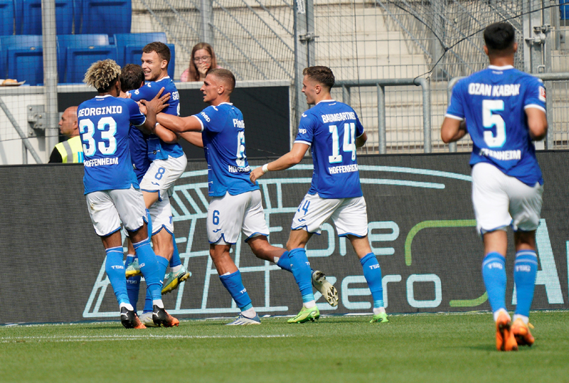 Jubel bei den hoffenheimer Spielern, nach dem 1:0-Führungstreffer von Geiger