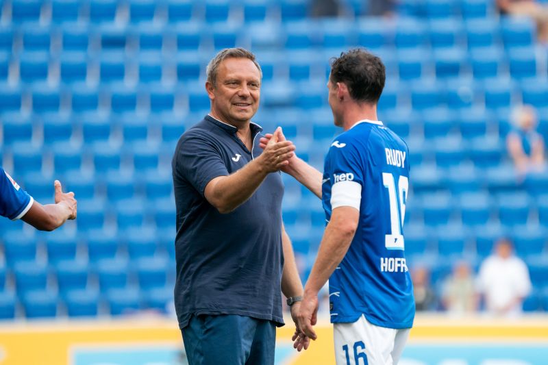 Der neue Cheftrainer Breitenreiter verbreitet Optimismus und Aufbruchstimmung