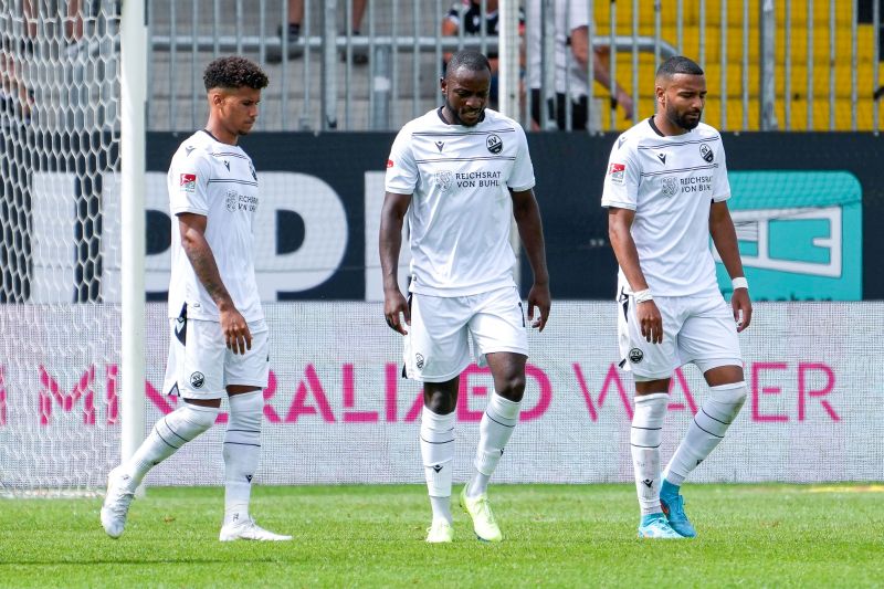 Enttäuschung bei Okoroji, D. Kinsombi und Zenga (v.l.)