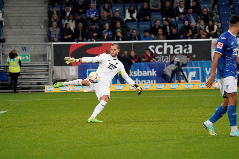 Baumann beim Abschlag