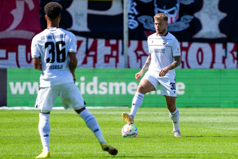 Alexander Esswein zählte zuletzt zu den konstanteren Spielern beim SVS - links: Chima Okoraji