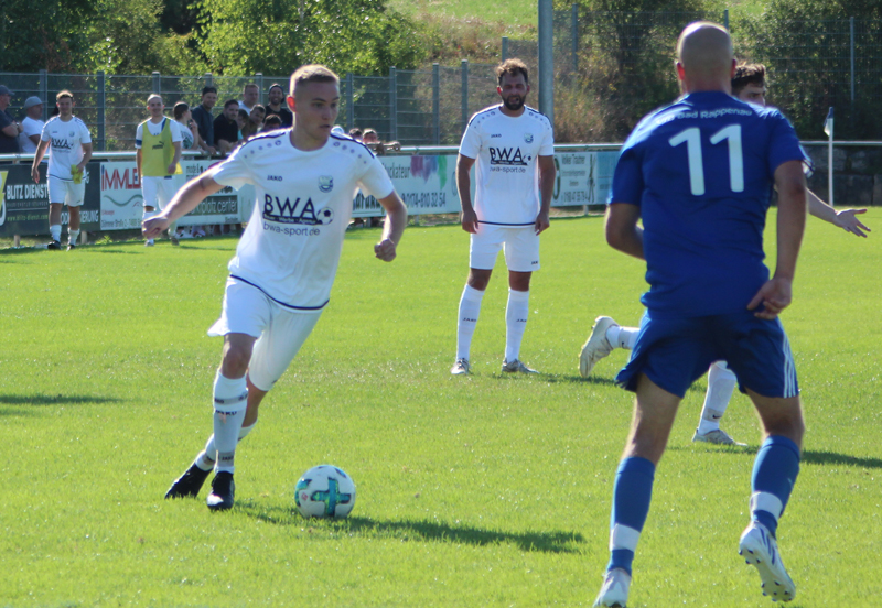 Luca Romig (li.) hatte nach einer Stunde Pech mit einem Lattentreffer