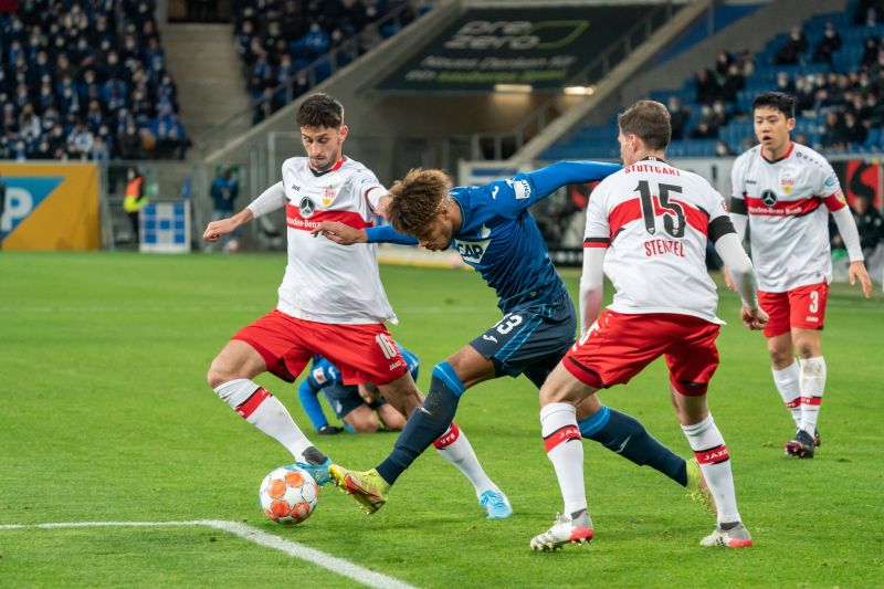 Hoffenheims Rutter setzt sich gegen zwei Stuttgarter durch