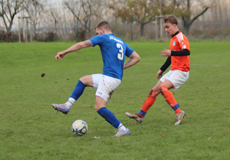 Marvin Bayer am Ball