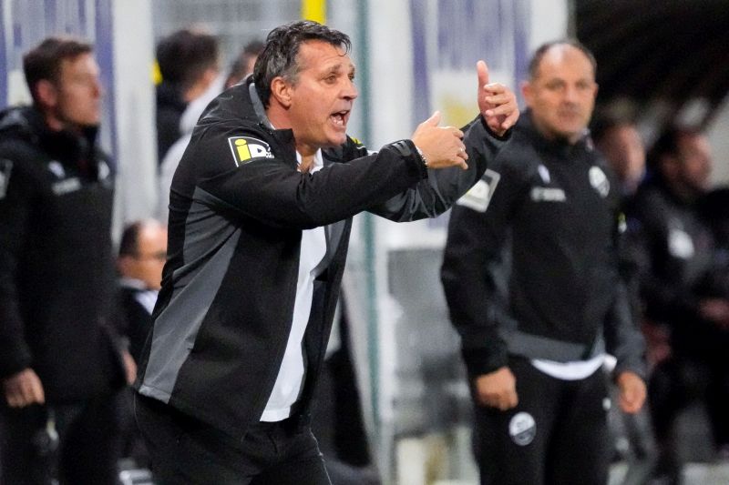 Ein engagierter SVS-Trainer Alois Schwartz am Spielfeldrand