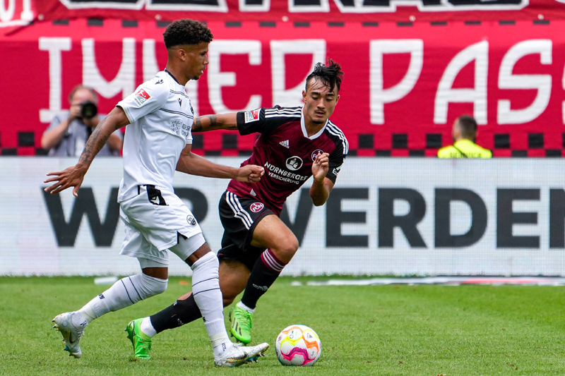 Chima Okoroji (li.) gegen Jens Castrop