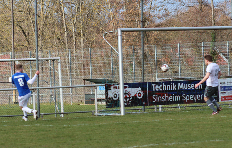 Vogt verfehlt aus spitzem Winkel das leere TSV-Tor