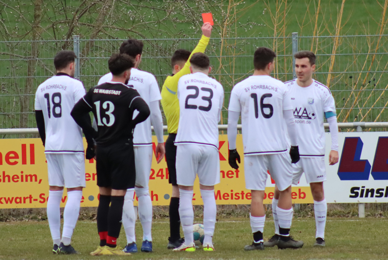 Umstrittene Gelb-Rote Karte für Aras (Nr. 16)