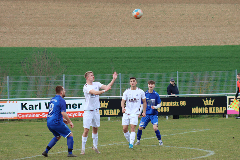Schinkmann beim Kopfball