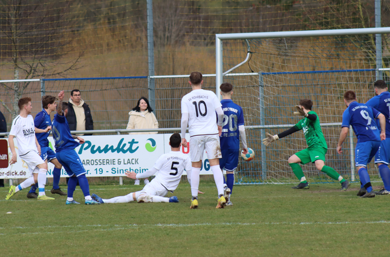 Kirchardts Strähle (Nr. 10) trifft zum 3:1