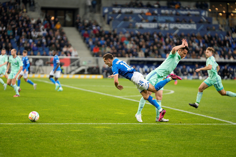 Baumgartner wird elfmeterreif zu Fall gebracht