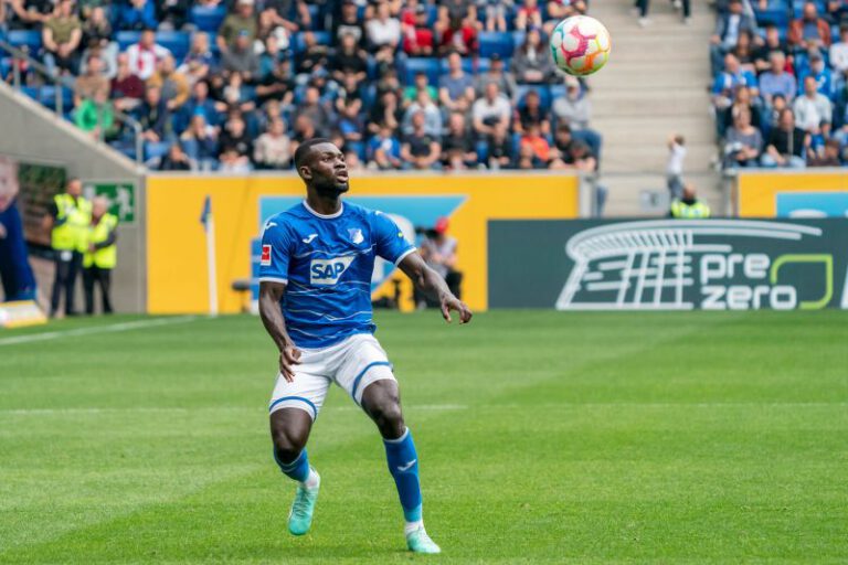 Bebou hatte in der 1. Hälfte den Ausgleich auf dem Fuß, vergab aber kläglich