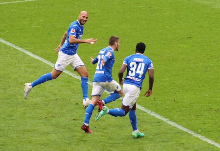 Hoffenheimer Torjubel nach dem 1:1-Ausgleich von Kramaric (Mitte)