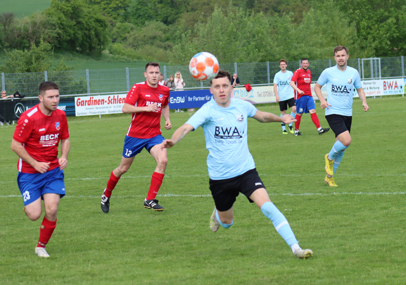 Bauer scheitert mit diesem Schuss an TSV-Keeper Stattelmann