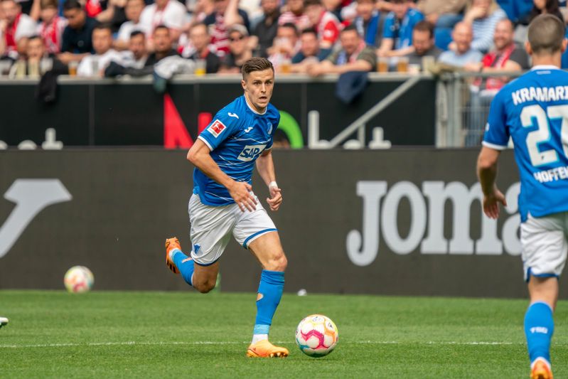 Dynamisch treibt Baumgartner den Ball nach vorn