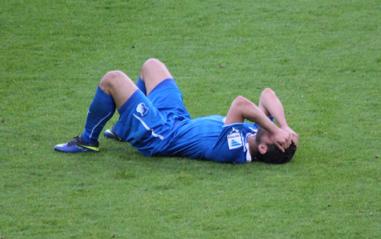 Hoffenheims Spieler am Boden. Fassungslosigkeit nach einem deckwürdigen Spiel.
