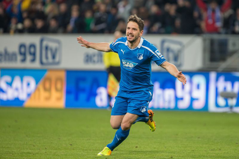 Kai Herdling freut sich im Hinspiel über seinen ersten Bundesligatreffer