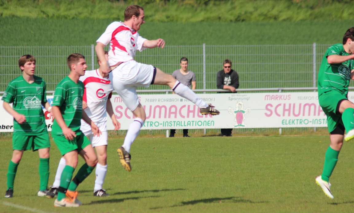 Der SV gastiert im Pokalhalbfinale beim FC Zuzenhausen. Szene aus dem Pokalspiel beider Mannschaften vor zwei Wochen.