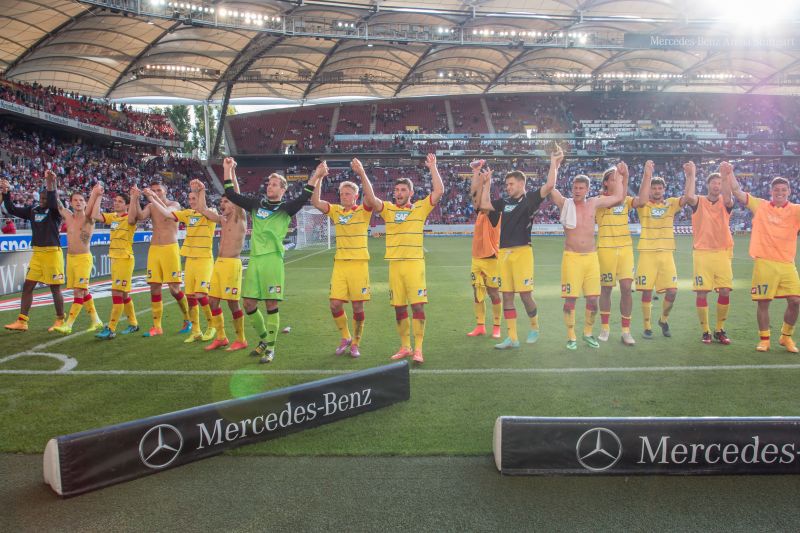 Hoffenheims Spieler bedanken sich bei den Fans für den tollen Support