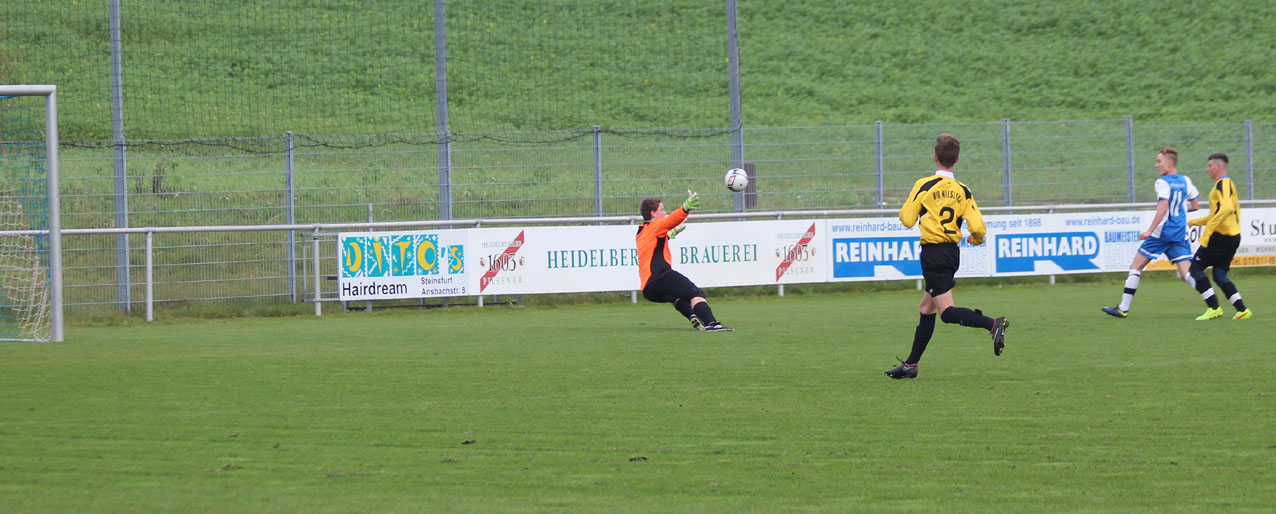 Moritz Klein erzielt die 1:0 Führung für den SVR
