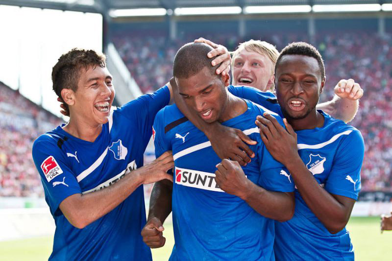 Die Hoffenheimer Firmino, Babel, Beck und Obasi feiern den 4:0 Sieg in Mainz