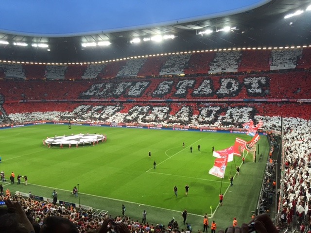 Tolle Choreographie der Bayern-Fans