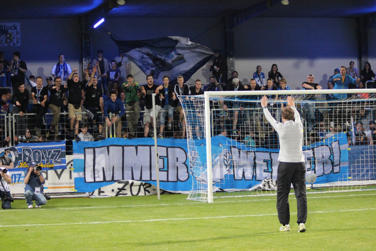 Julian Nagelsmann feiert mit den TSG-Fans den Finaleinzug