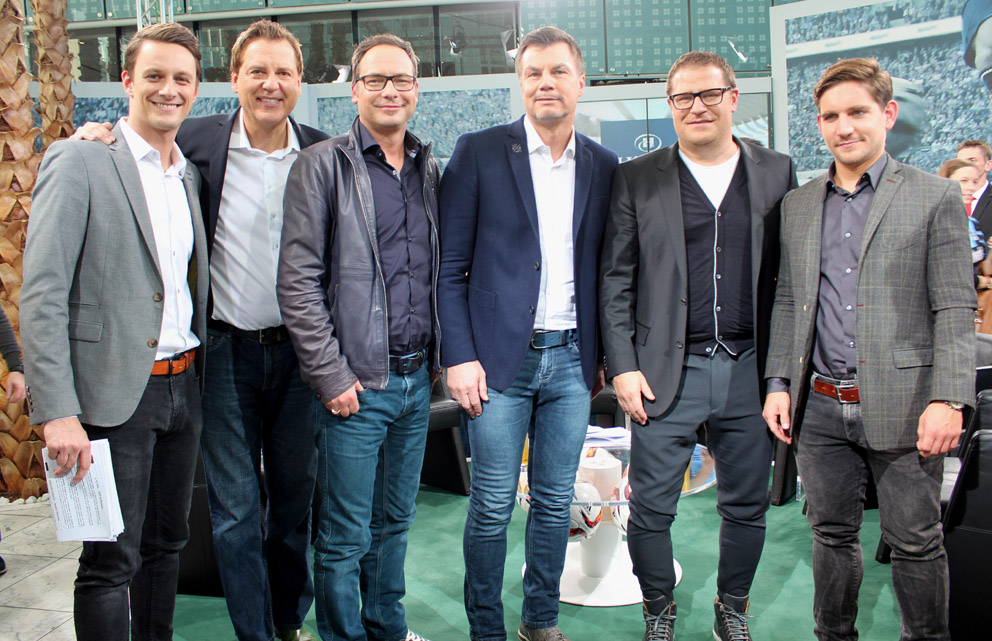 Die Diskussionsrunde beim Gruppenfoto: Von links: Jochen Stutzky, Jörg Dahlmann, Matthias Opdenhövel Thomas Helmer, Max Eberl und Tim Röhn. Es fehlt noch Thomas Strunz