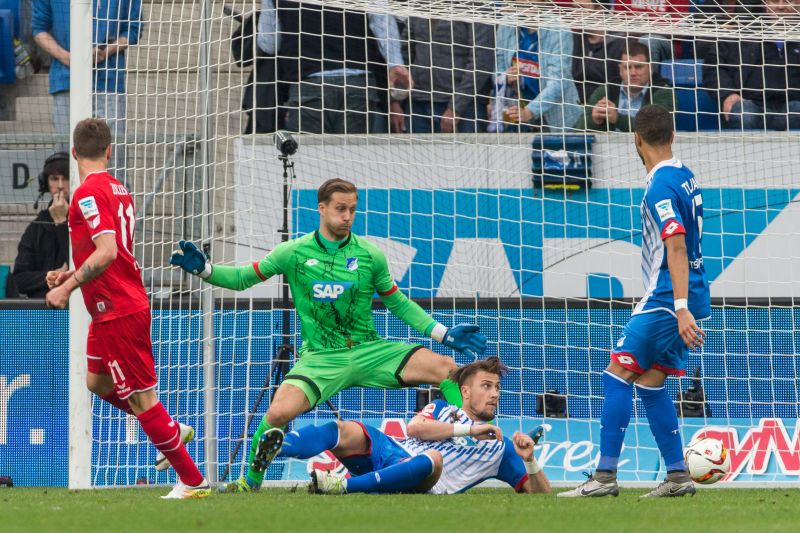 Kölns Simon Zoller (li.) erzielt die 1:0 Gästeführung