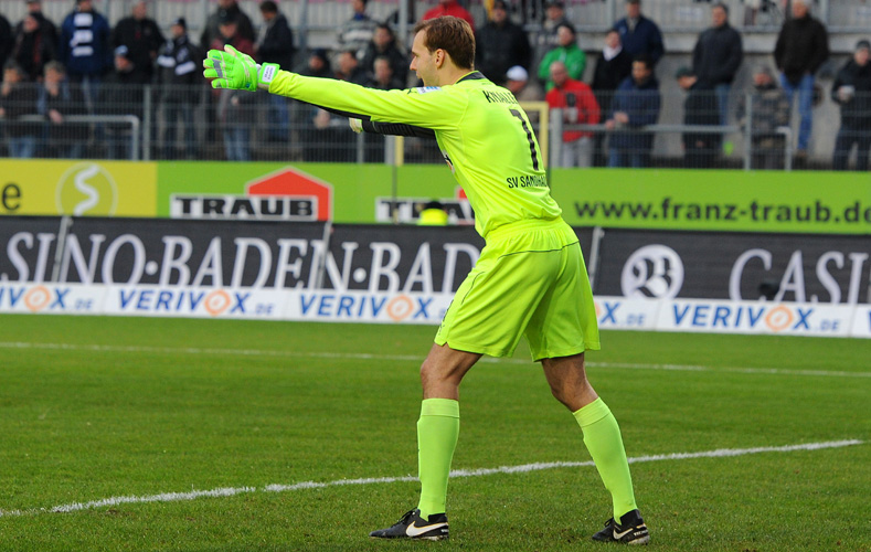 SVS-Keeper Knaller musste gegen Bielefeld vier Mal hinter sich greifen