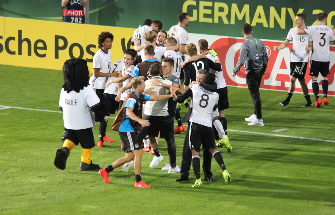 Jubel bei der deutschen U19 nach dem gewonnenen Elfmeterschießen