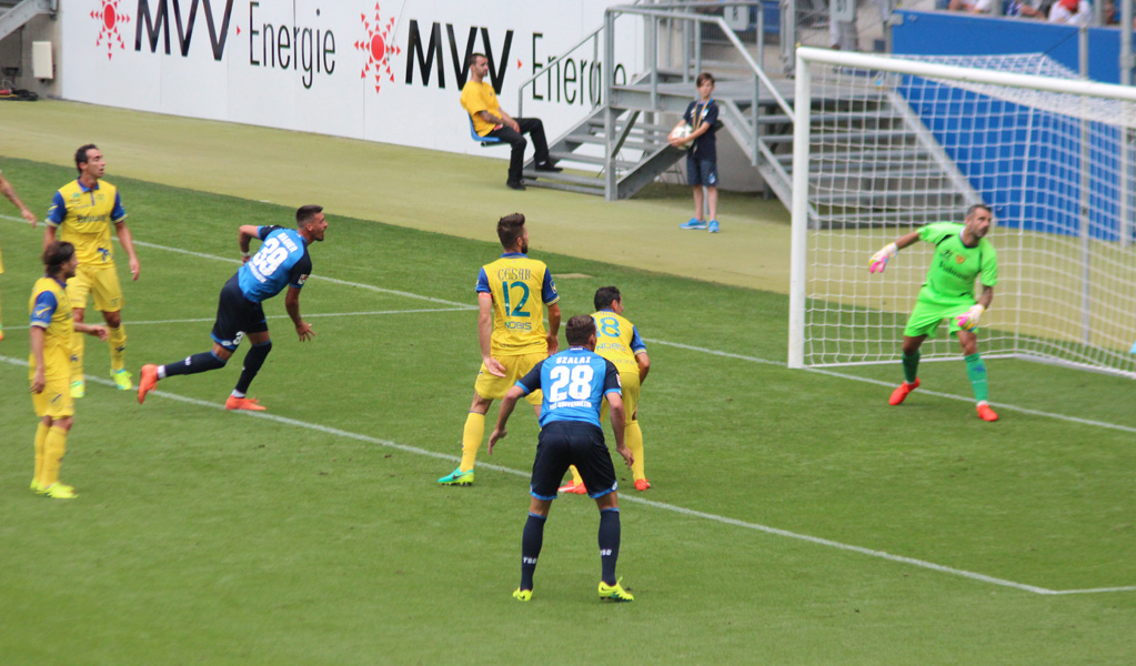 Sandro Wagner erzielt per Kopf seinen ersten Treffer für Hoffenheim zum 2:0