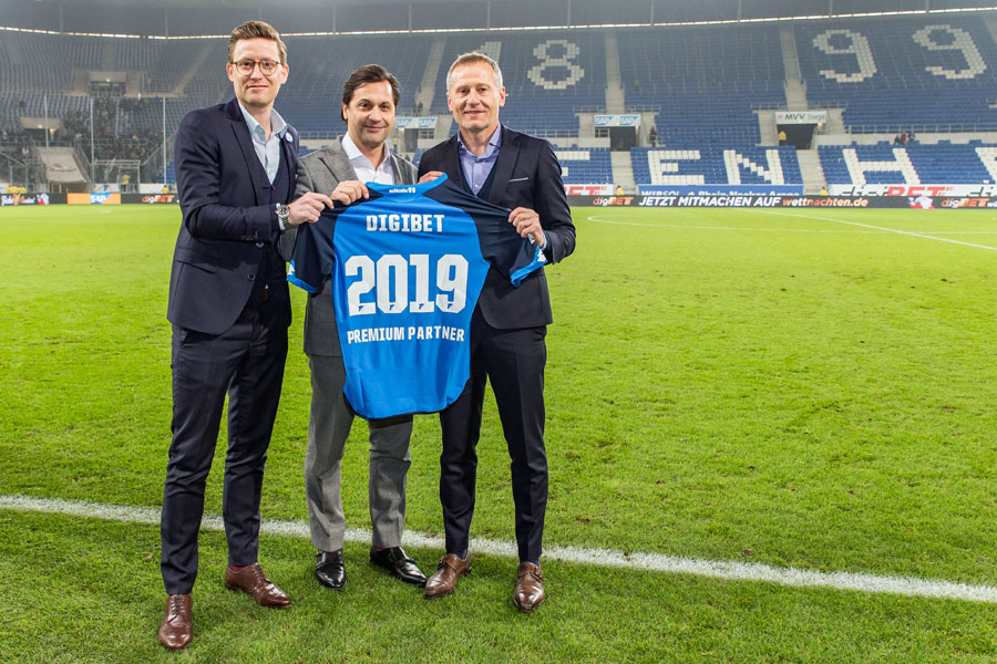 Von links: Arnfried Lemmle (Leiter Sponsoring u. Vertrieb, TSG Hoffenheim), Alexander Zucker (CEO, United Game Tech), Dr. Peter Görlich (1899-Geschäftsführer).