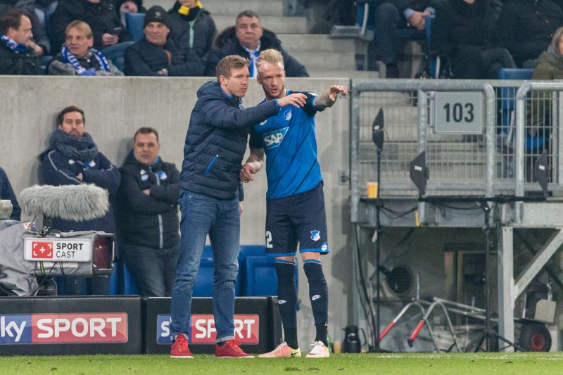 Vogt erhält Anweisungen von Trainer Julian Nagelsmann
