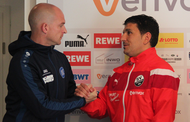 SVS-Trainer Kenan Kocak (re.) im Gespräch mit KSC-Coach Marc-Patrick Meister