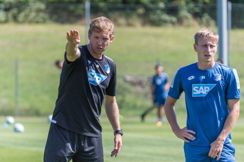 TSG-Coach Julian Nagelsmann gibt die Richtung vor. Gegen Bremen soll mit einem Heimsieg in die neue Saison gestartet werden.