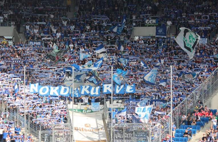 Rund 5.500 Schalke-Fans zeigten sich sehr lautstark