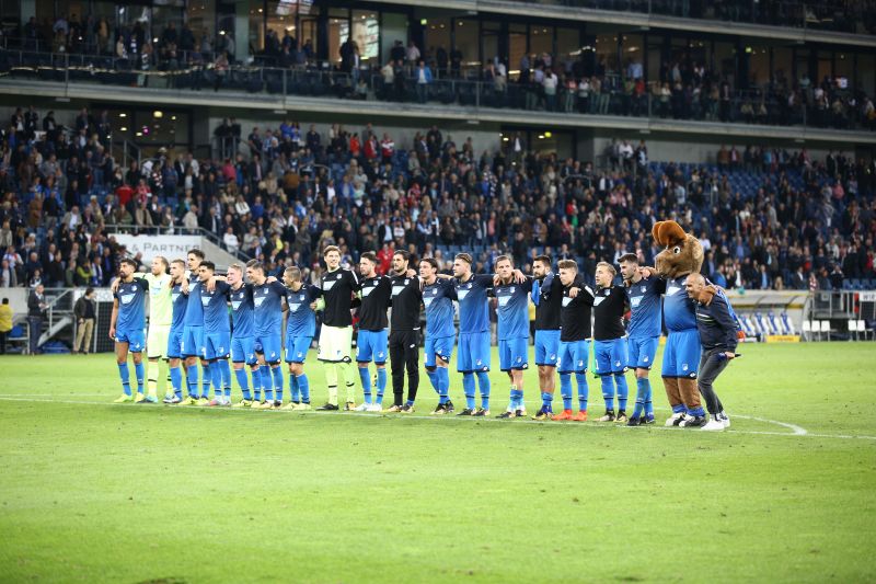 Hoffenheims Spielern feiern den Sieg