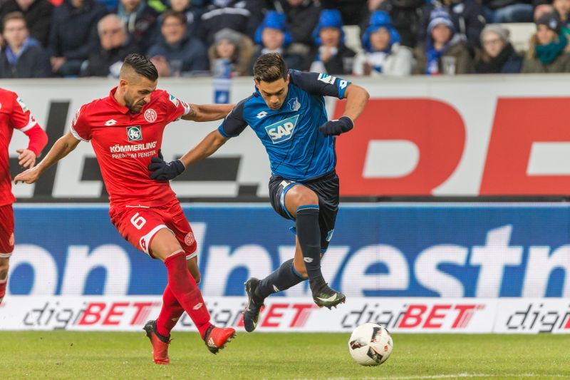 Nadiem Amiri enteilt seinem Mainzer Gegenspieler