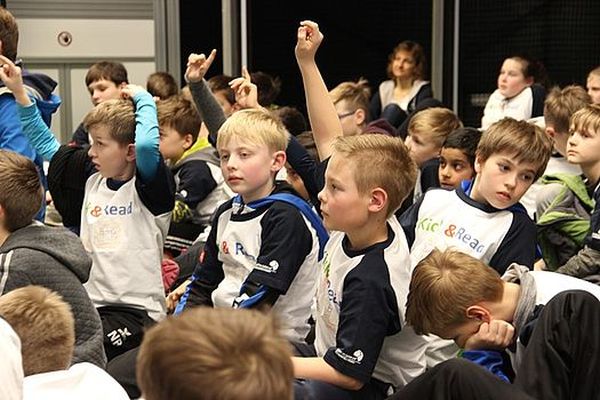Zum 10. Kick & Read sind erstmals Kinder der Sportarten Fußball, Handball und Golf dabei
