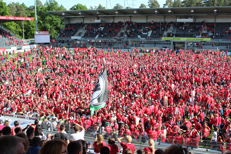 Hannover-Fans feierten vor einem Jahr am Hardtwald den Bundesliga-Aufstieg