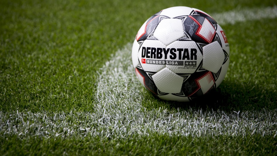 Der neue Bundesliga-Spielball 2018/19 von Derbystar